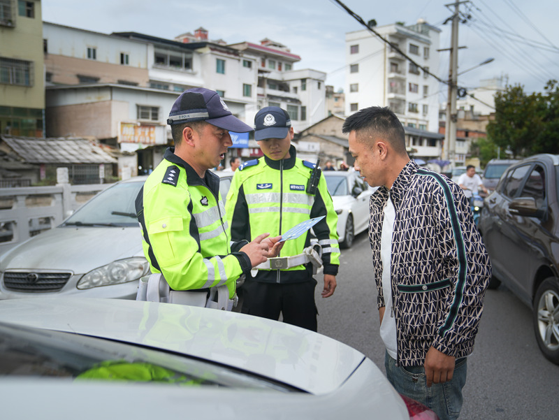 專項整治交通不文明行為 繪就城市文明出行畫卷。