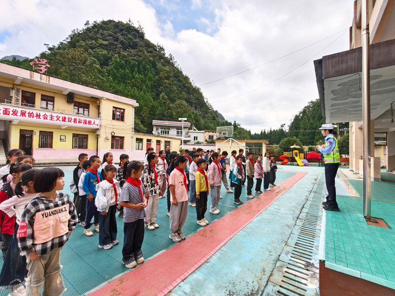 專項整治交通不文明行為 繪就城市文明出行畫卷。