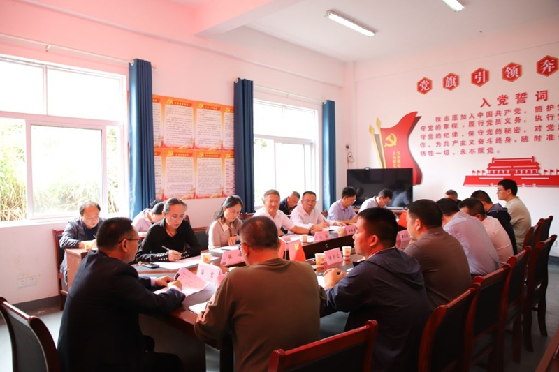 扎實推進駐村幫扶工作，深化校地合作共促發展。