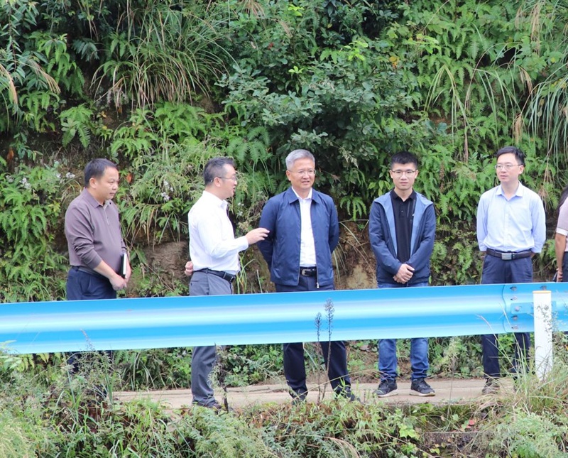 扎實推進駐村幫扶工作，深化校地合作共促發展。