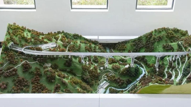 貴州理工學院“山區橋梁教育教學基地”啟用。