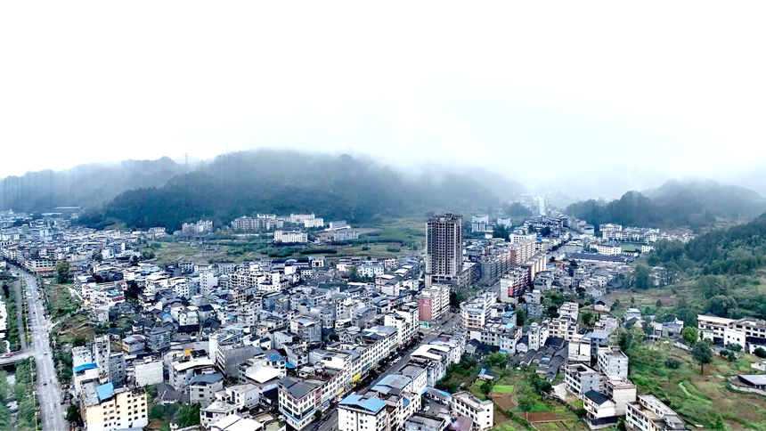 松桃縣孟溪鎮全景。任濤攝