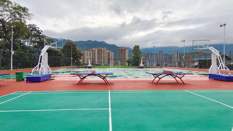 石阡縣第八小學操場。