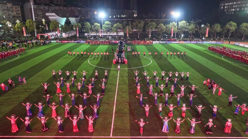 苗族時裝秀。楊秀遠 攝.jpg