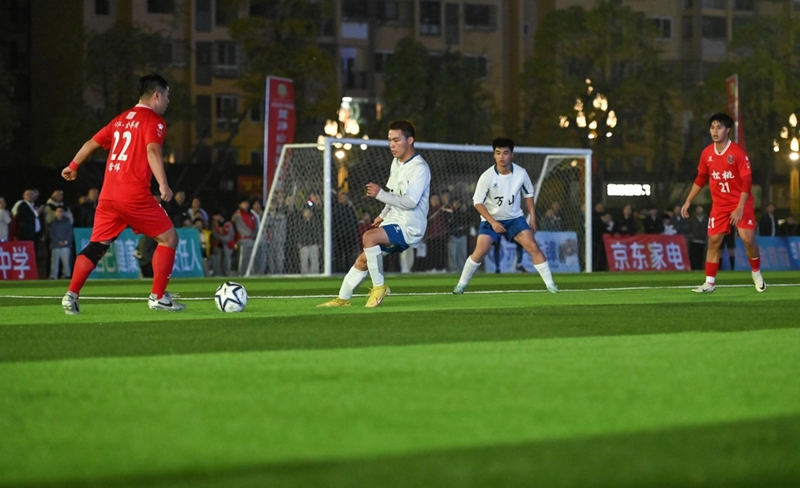 松桃村晚狂歡隊進攻。謝慧芳 攝.jpg