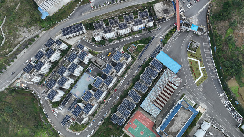 晴隆縣幸福社區屋頂光伏全景。