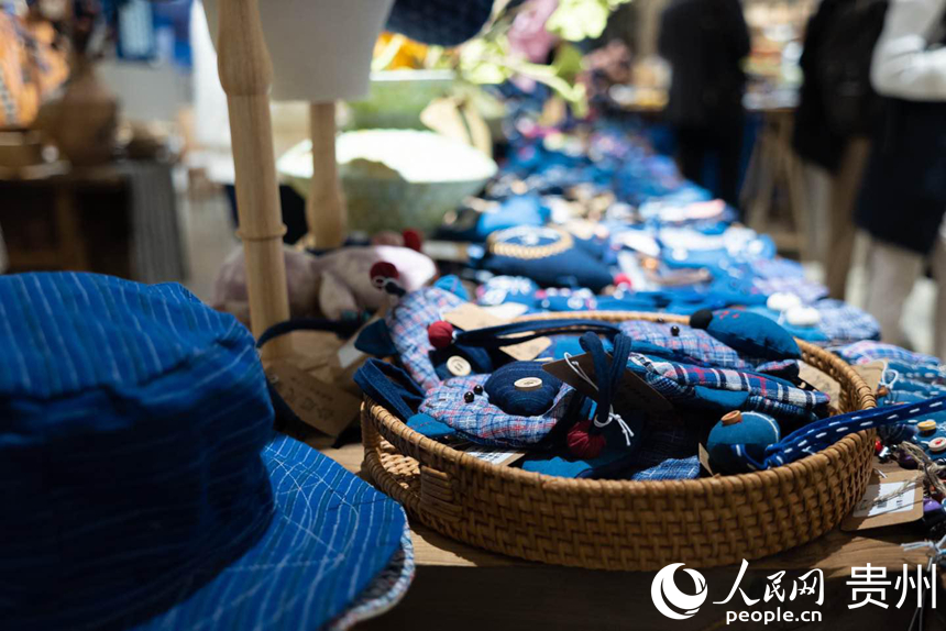 新茶飲業態與非遺文創融合。人民網記者 涂敏攝