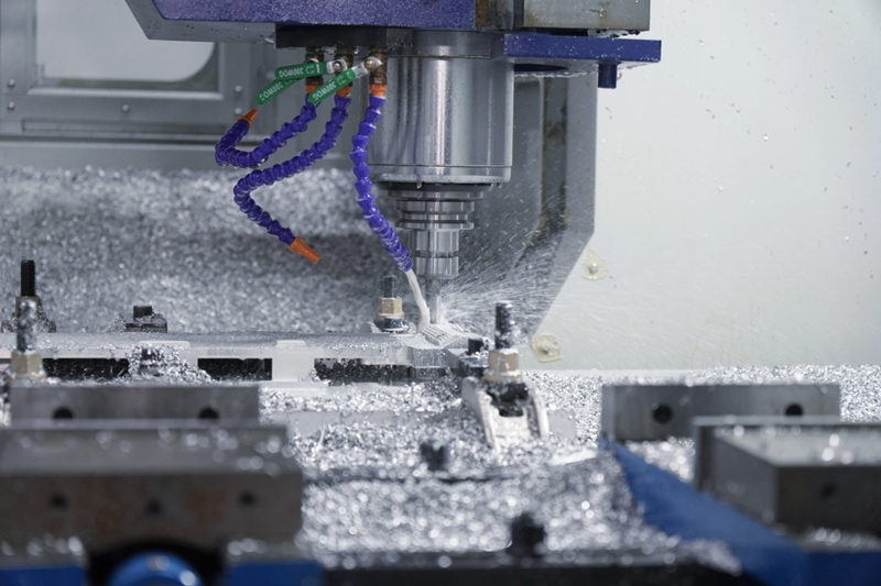 貴州熠景航空科技有限公司正在開足馬力生產的設備。