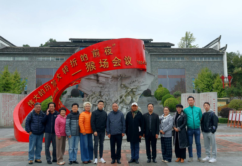 澳門考察團(tuán)一行考察猴場(chǎng)會(huì)議紀(jì)念館。