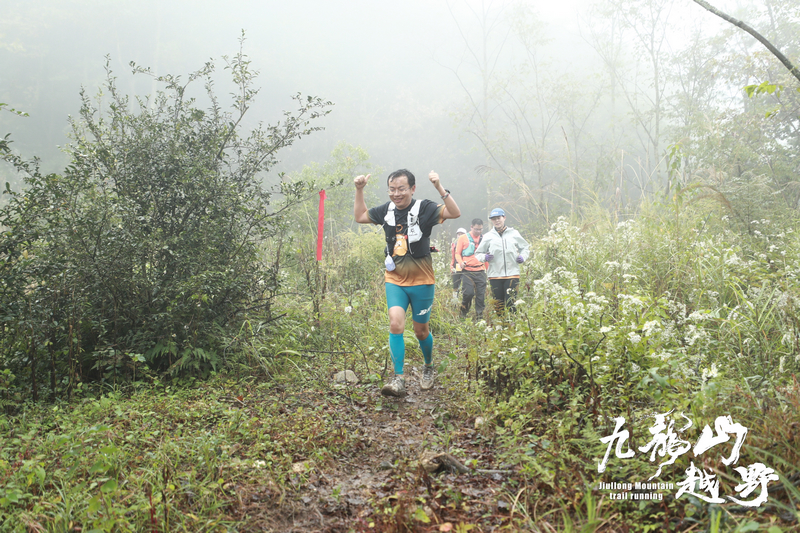 選手在途中感受大自然風光。觀山湖區融媒體中心供圖