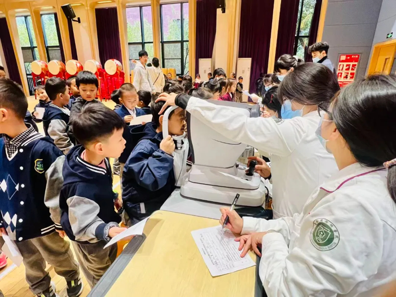 義診現(xiàn)場。