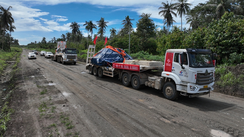 轉(zhuǎn)運(yùn)車隊(duì)。