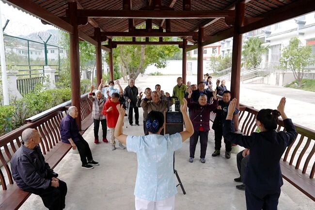 貴州鎮(zhèn)遠(yuǎn)：構(gòu)建“十五分鐘”養(yǎng)老服務(wù)圈 托起幸福“夕陽(yáng)紅” (2)