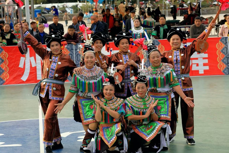 1、參加“貴州村舞”比賽的隊伍 。 楊展凌攝