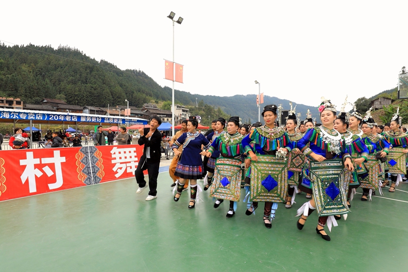 4、比賽間隙的“貴州村舞”表演。 楊展凌攝