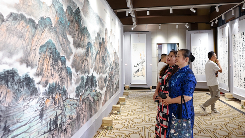 “錦繡烏蒙?人文七星”2025年書畫作品展開展 李杰攝 (2).jpg