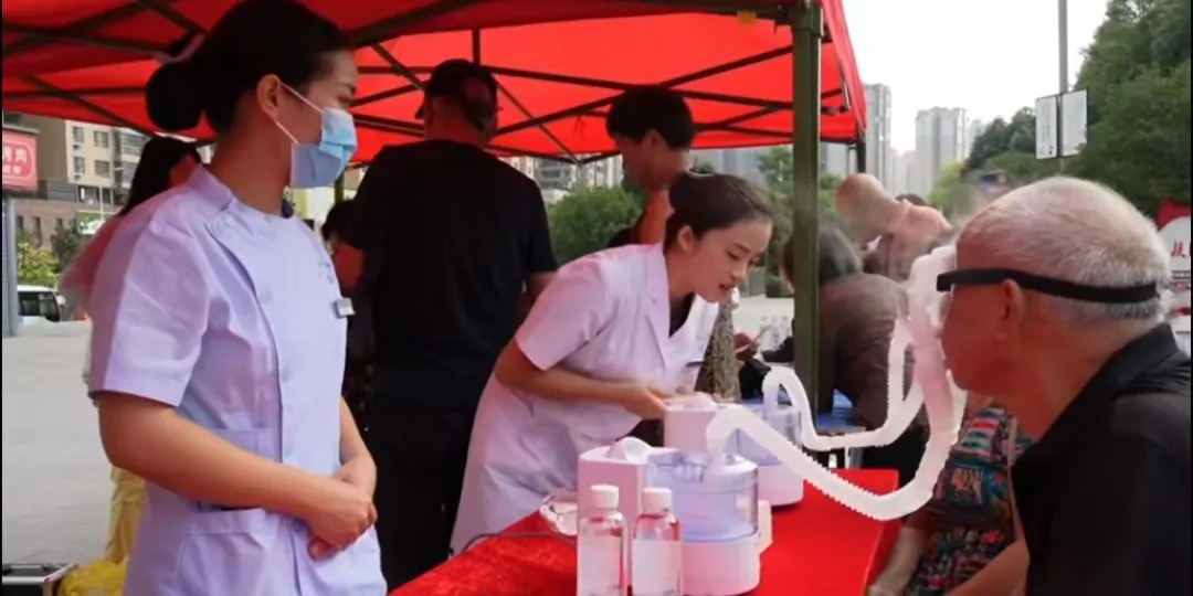 開展義診活動。