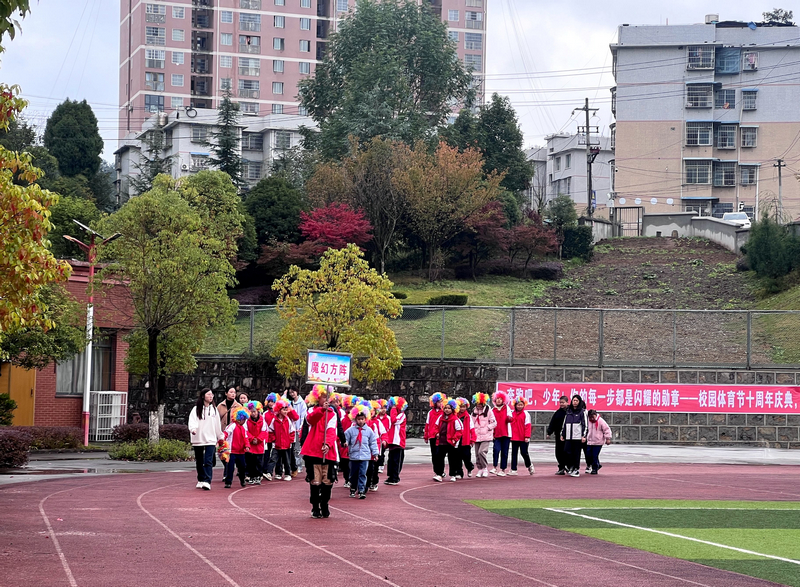 習水縣特殊教育學校校園體育節開幕式中的魔幻方陣。任思宇攝