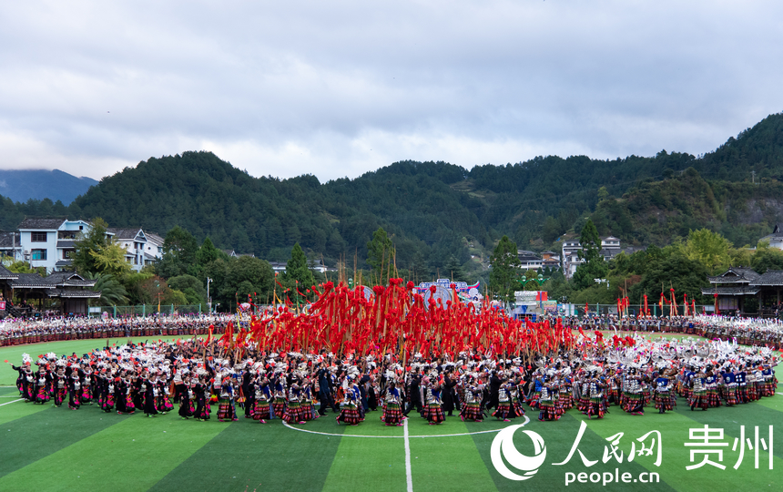 2025中國(guó)·雷山苗年系列活動(dòng)開(kāi)幕式現(xiàn)場(chǎng)。人民網(wǎng)記者 涂敏攝