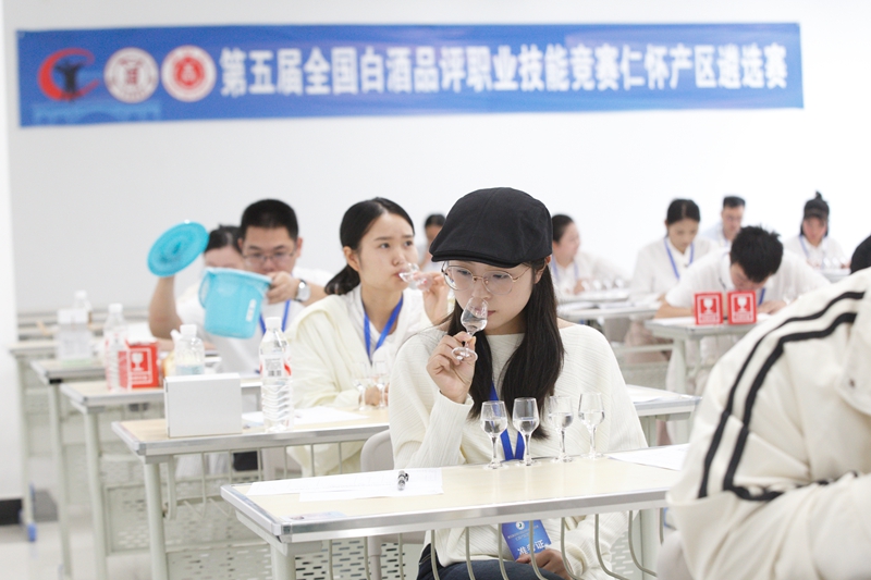 仁懷遴選11名品酒師備戰(zhàn)全國頂級白酒品評賽事。仁懷市委宣傳部供圖.jpg