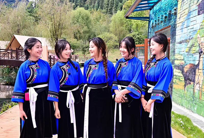 學(xué)生云山屯志愿服務(wù)。