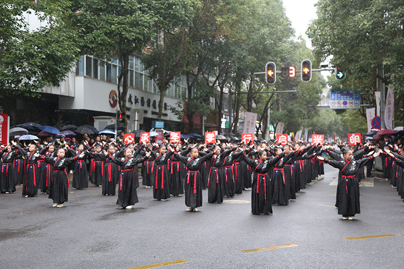 現(xiàn)場表演。