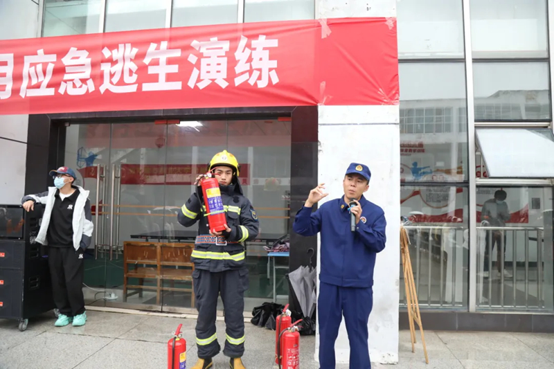 消防員現場講解。