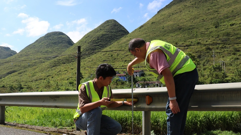 1 圖為開展“拉網式” 路況調查.jpg
