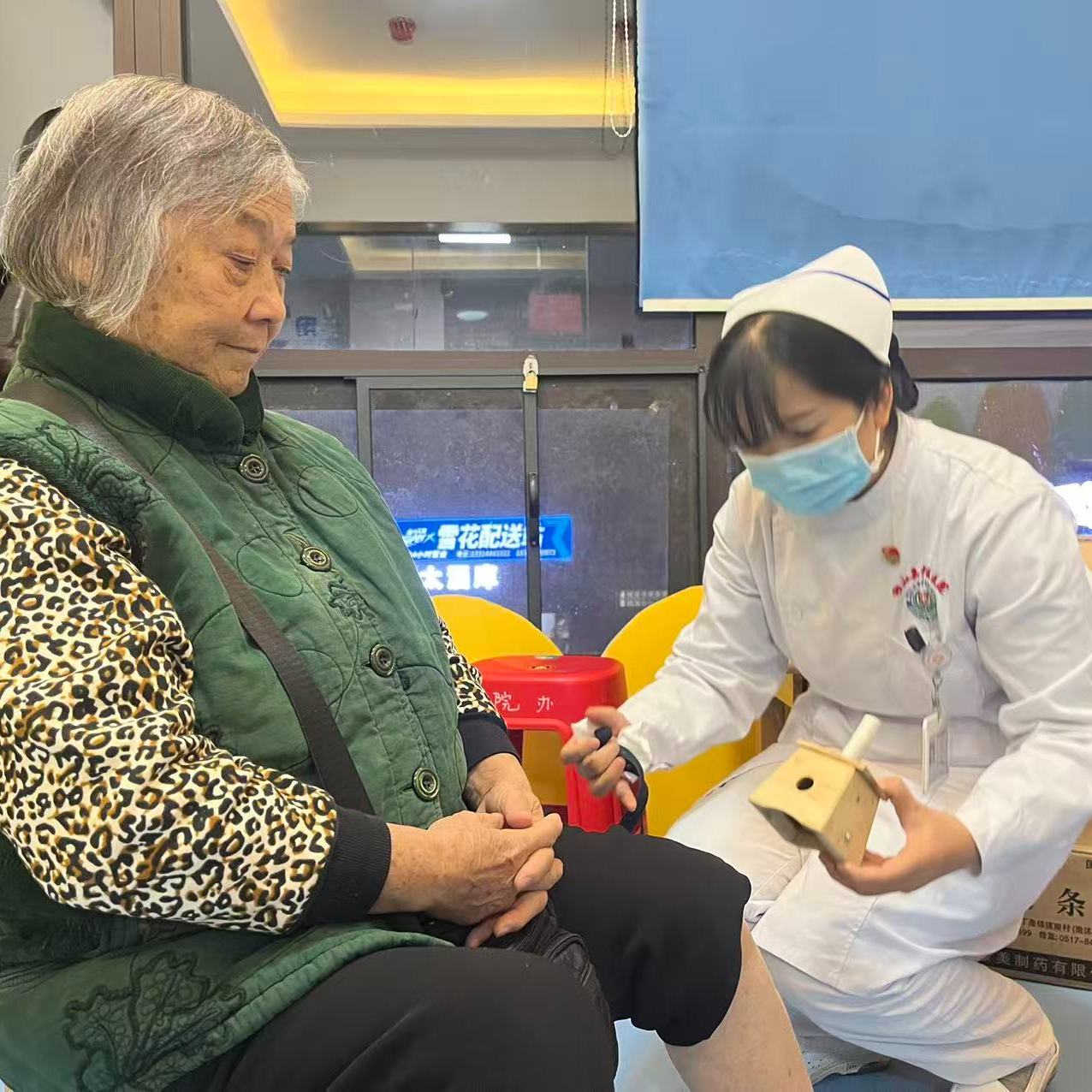 為切實(shí)解決群眾日常就醫(yī)問(wèn)診需求，10月21日至22日，貴州省獨(dú)山縣中醫(yī)醫(yī)院組織中醫(yī)護(hù)理門(mén)診專(zhuān)家......