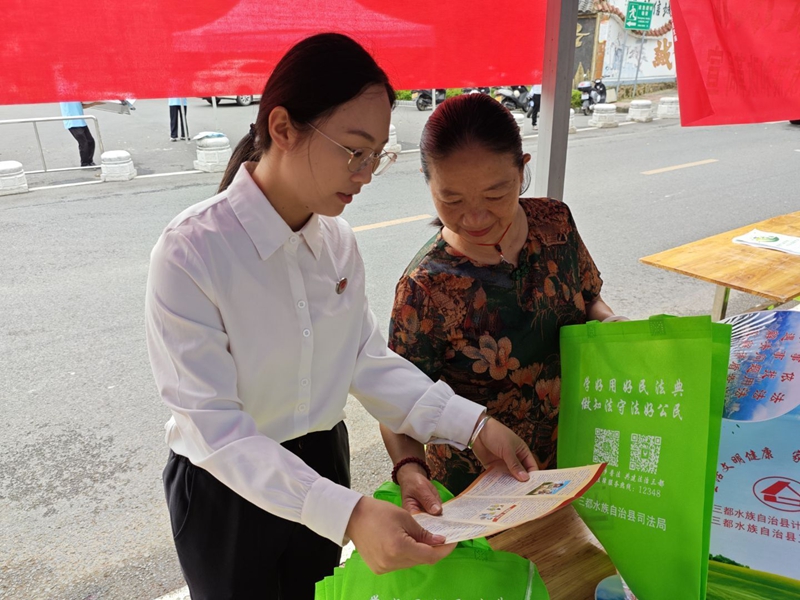 鳳羽司法所為老年人普法.jpg