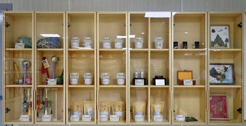 中醫文創產品展示區。