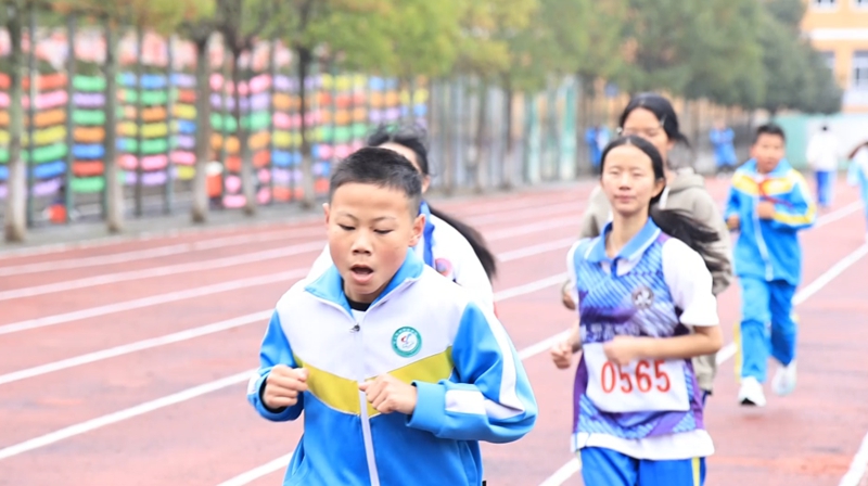 24所學校1100余名運動員逐夢運動場。