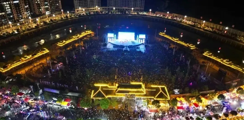 臺江苗族姊妹節開幕式現場。余天英攝