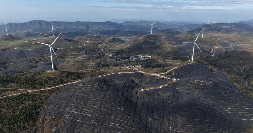 松桃苗族自治縣盤石鎮的風電項目和光伏項目。