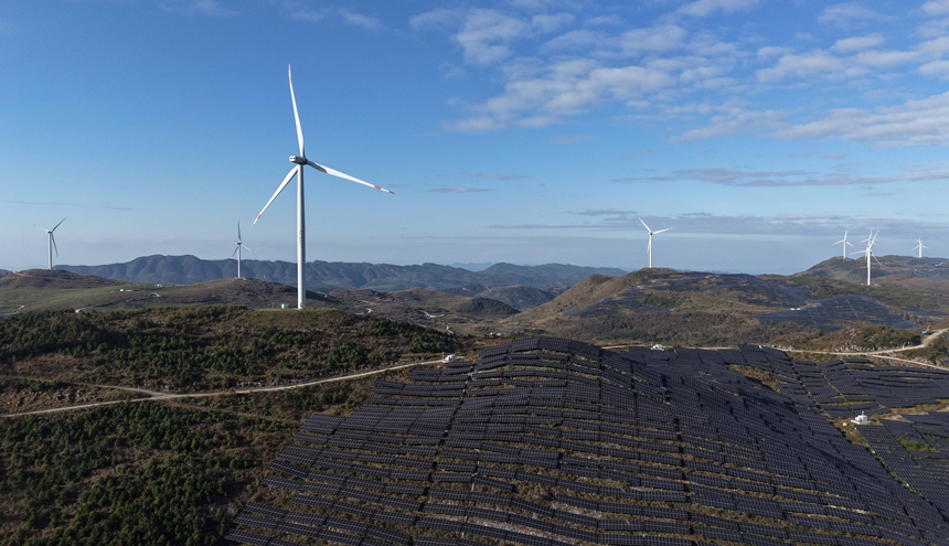 松桃苗族自治縣盤石鎮的風電項目和光伏項目。