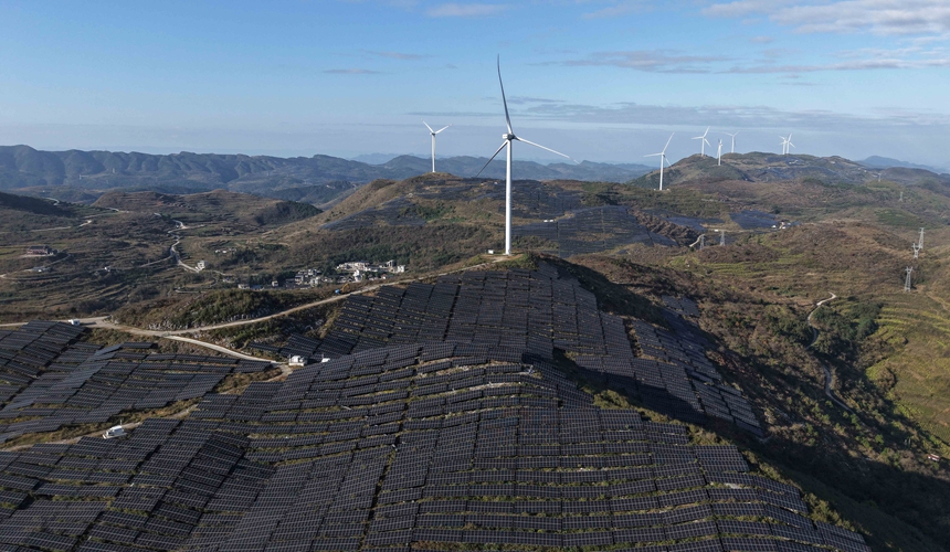松桃苗族自治縣盤石鎮(zhèn)的風(fēng)電項目和光伏項目。 