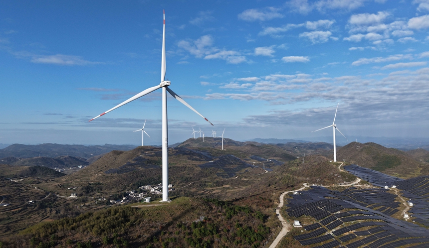 松桃苗族自治縣盤石鎮(zhèn)的風電項目和光伏項目。