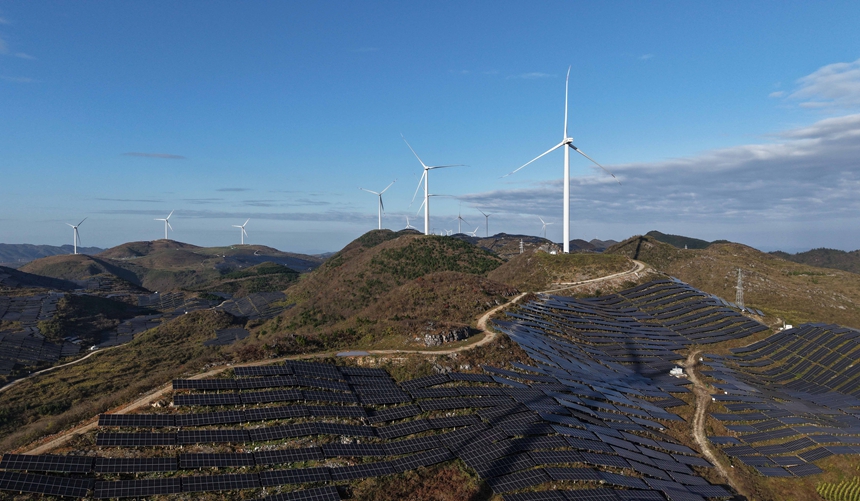 松桃苗族自治縣盤石鎮的風電項目和光伏項目。