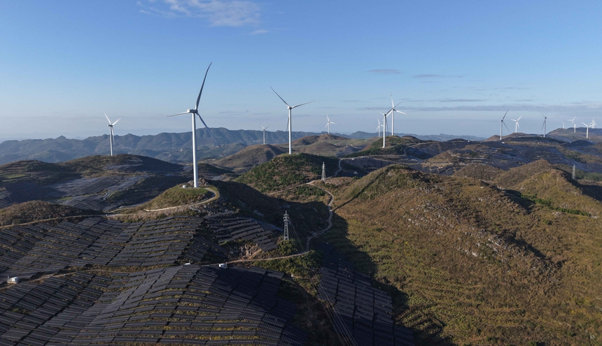 松桃苗族自治縣盤石鎮的風電項目和光伏項目。