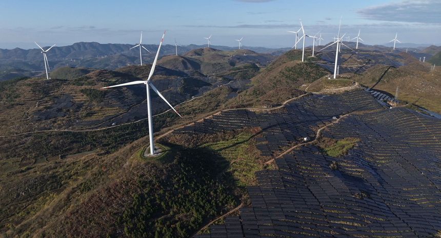 松桃苗族自治縣盤石鎮的風電項目和光伏項目。