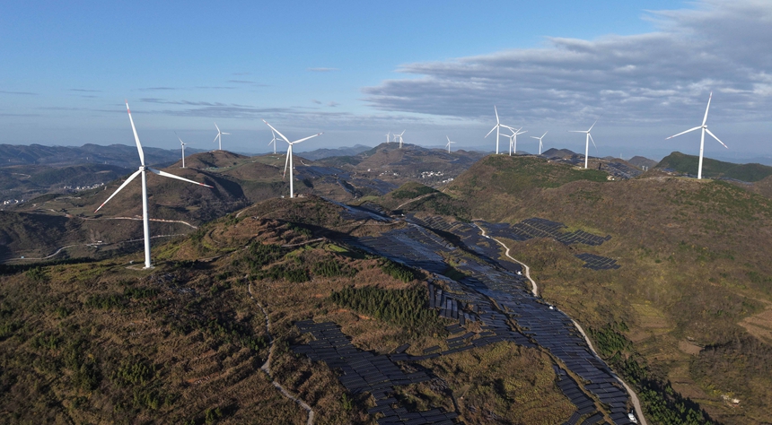 松桃苗族自治縣盤石鎮的風電項目和光伏項目。