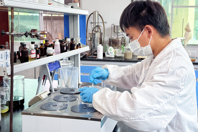 借力生態優勢 苗藥“香”飄海外。