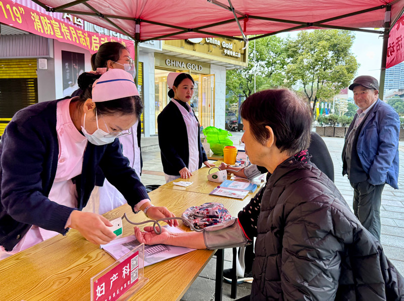 省級專家下沉基層 精準服務溫暖平壩。