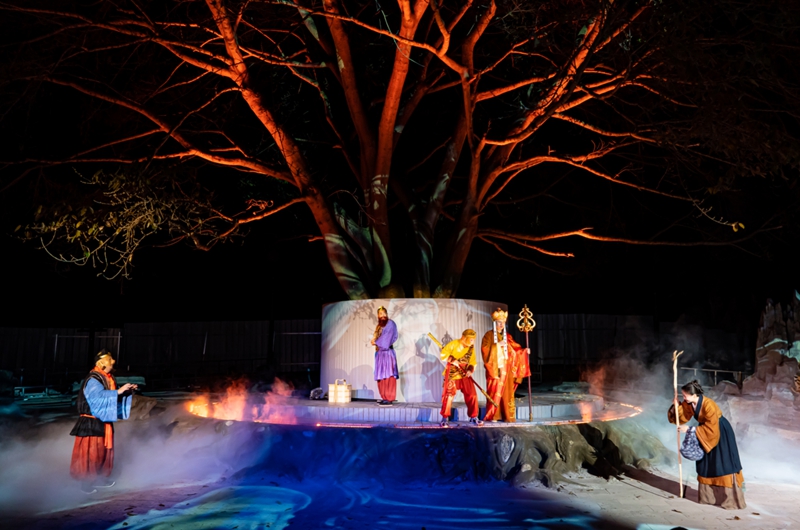 1 圖為黃果樹景區(qū)《再回西游》在陡坡塘景區(qū)演出現(xiàn)場。.jpg