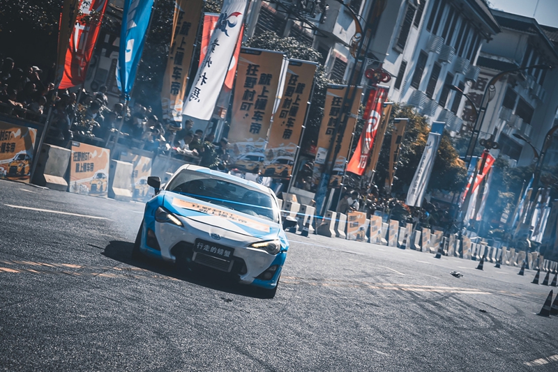 激烈的比賽現(xiàn)場。