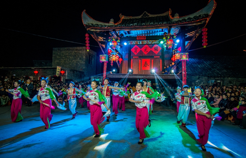 貴州省第一屆四路花燈鬧元宵晚會馬官分會場。