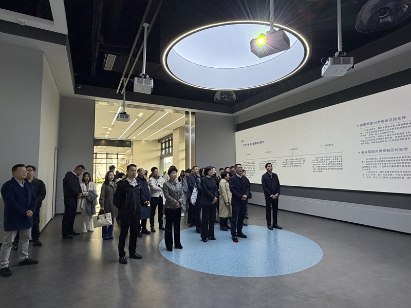 11月11日，考察團實地調研貴安新區數據標注產業情況及貴安光谷智算產業園。 貴州省大數據局供圖