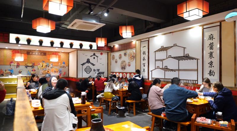 寒意催熱“暖消費” 西秀區(qū)冬日經濟“熱氣騰騰” 。