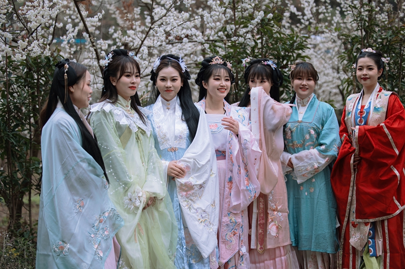 景區(qū)人文。