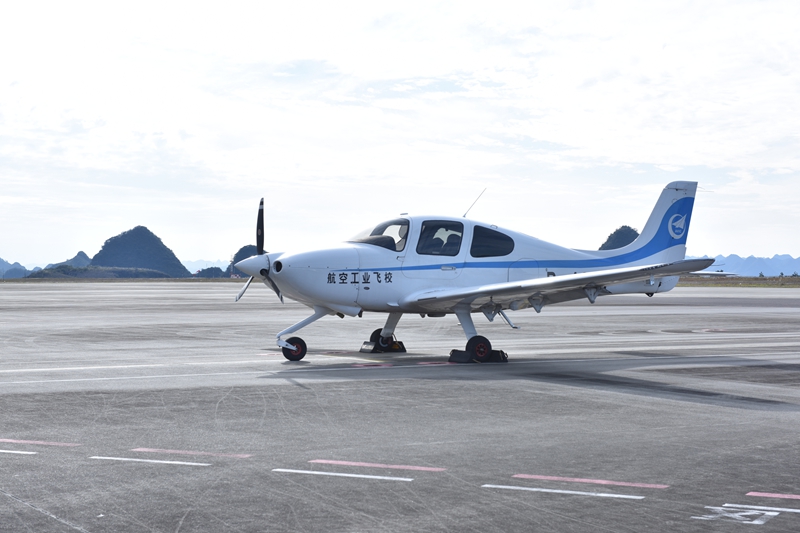 4 圖為機(jī)場(chǎng)內(nèi)部.JPG